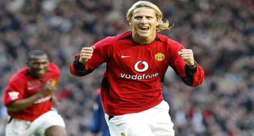 تلقى هزيمة قاسية.. مهاجم يونايتد السابق يخوض أولى مبارياته الاحترافية في التنس (صور)